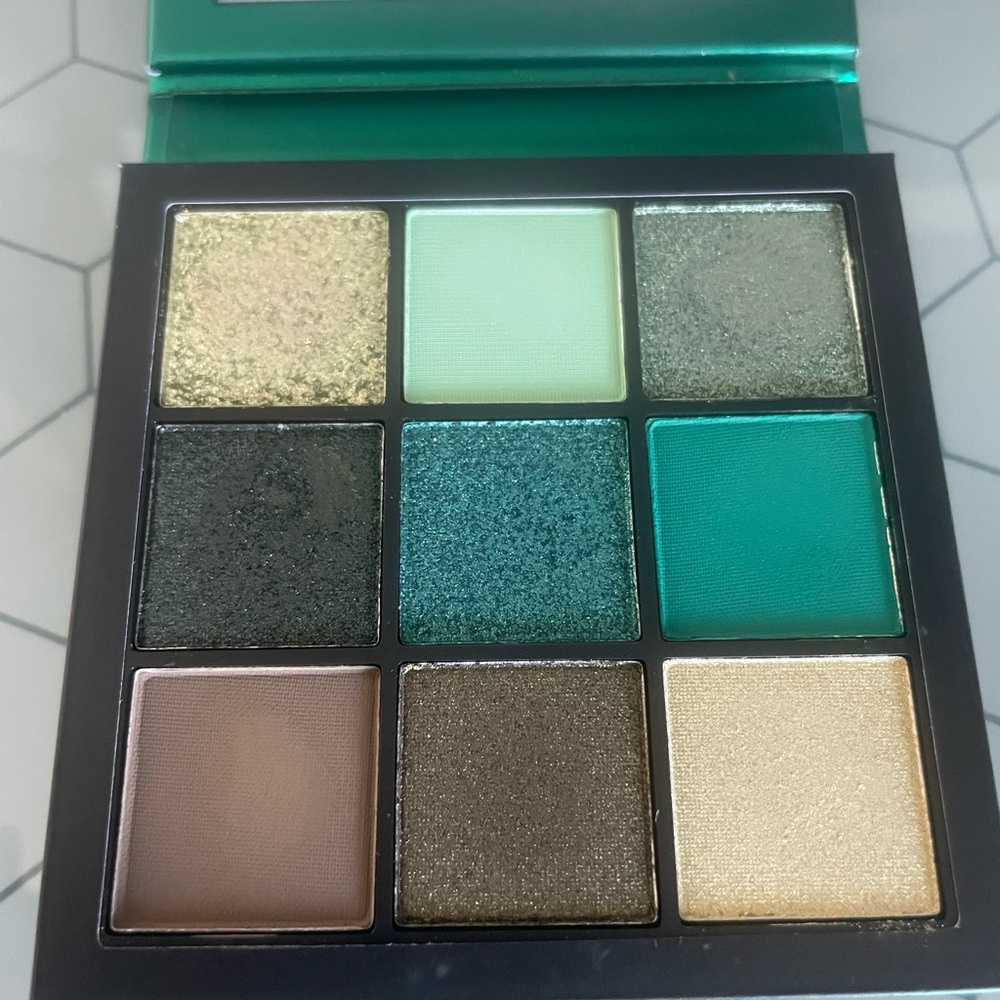 EUC Huda Beauty Emerald Obsession Eyeshadow Palette - Picture 4 of 5